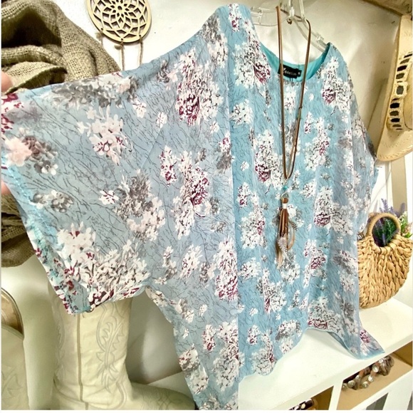 Beautiful Silk Floral kimono blouse w resort vacay vibe - Picture 1 of 10